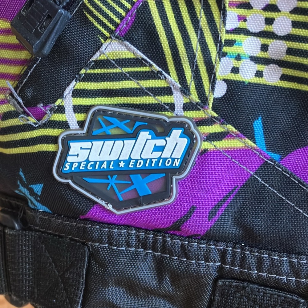 CASTLE X RACEWEAR SWITCH SPECIAL EDITION
GIRLS YOUTH SIZE LARGE
EXCELLENT COND. - Picture 2 of 15